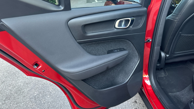 Volvo Xc40 2.0 B4P R DESIGN Pro 5dr AWD Auto Petrol Estate